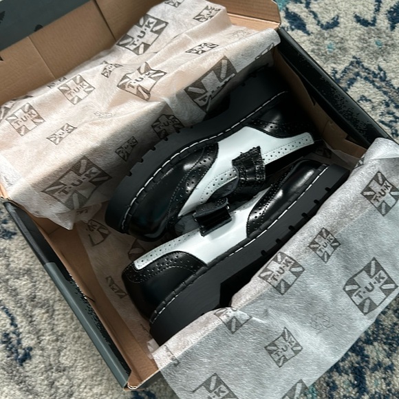 Black & white Brogue T.U.K Mary Jane shoes - Picture 8 of 11